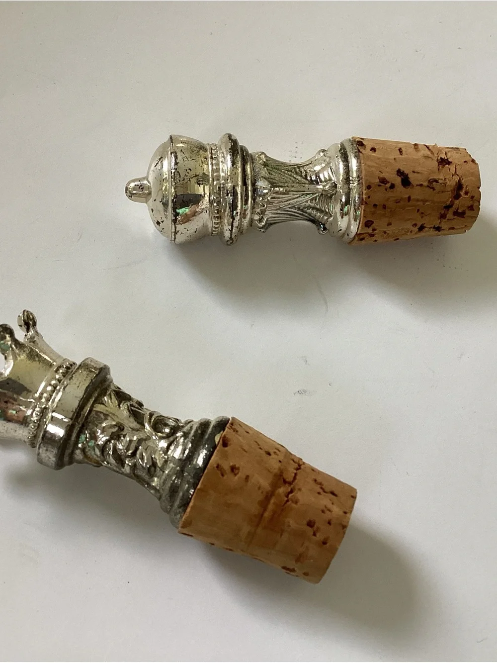 Silver Crown Decorative Wine Stopper - Metallic Silver